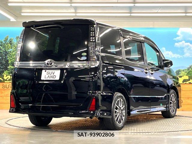 Toyota VOXY 2017-03 7621206-16