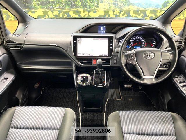 Toyota VOXY 2017-03 7621206-1