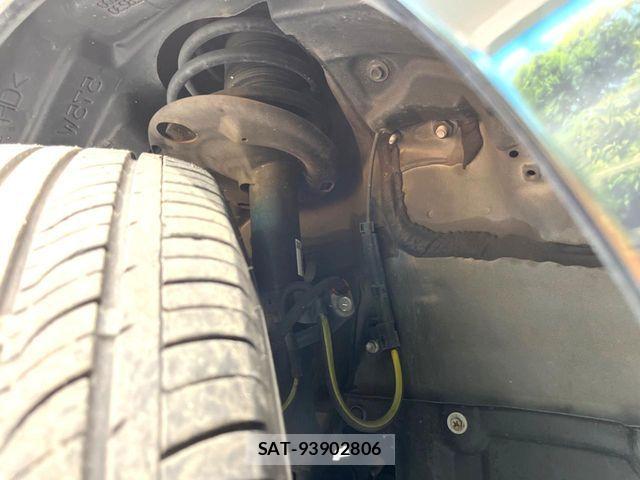 Toyota VOXY 2017-03 7621206-19