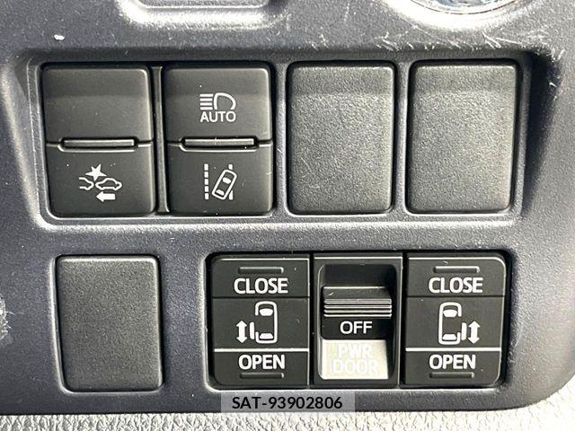 Toyota VOXY 2017-03 7621206-5