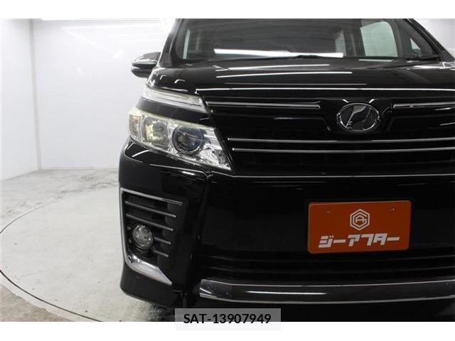 Toyota VOXY 2015-03 7621233-11