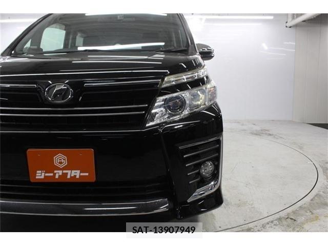 Toyota VOXY 2015-03 7621233-14