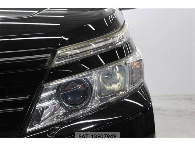 Toyota VOXY 2015-03 7621233-15
