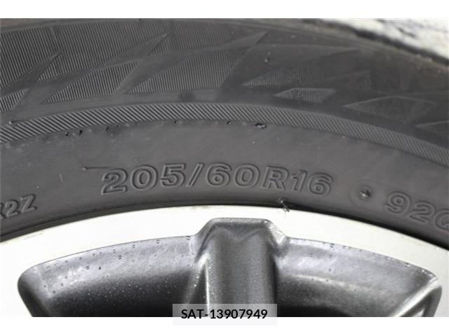 Toyota VOXY 2015-03 7621233-22