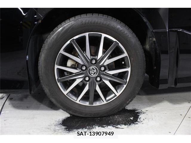 Toyota VOXY 2015-03 7621233-24