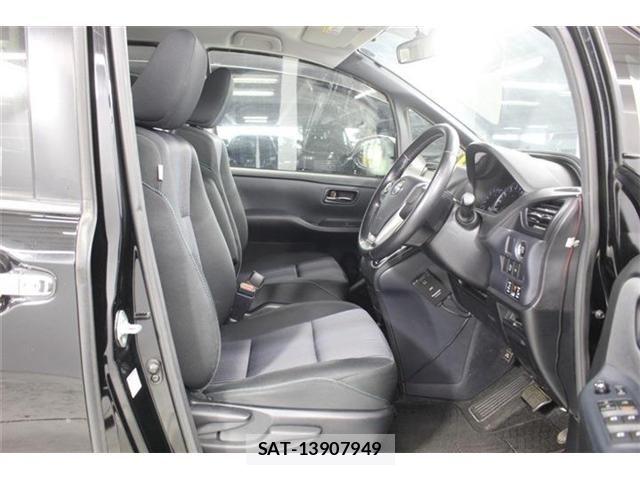 Toyota VOXY 2015-03 7621233-29