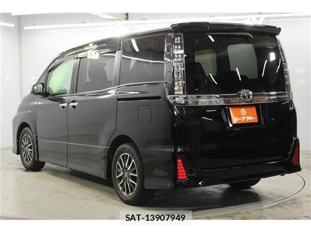 Toyota VOXY 2015-03 7621233-7