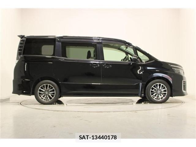 Toyota VOXY 2015-12 7621230-12