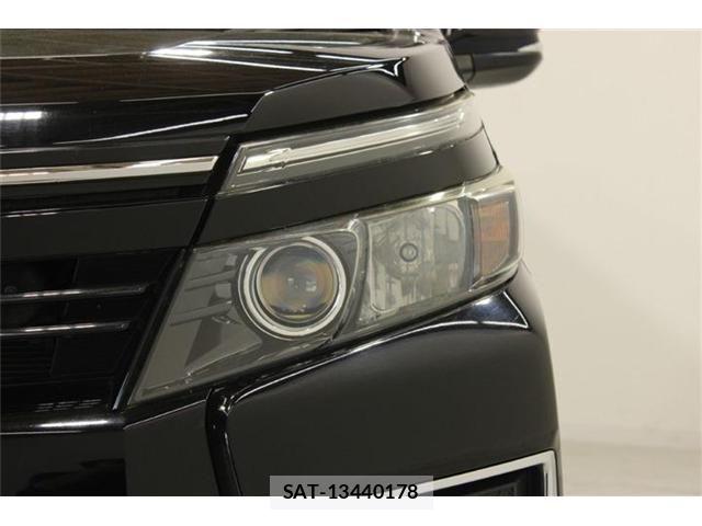 Toyota VOXY 2015-12 7621230-14