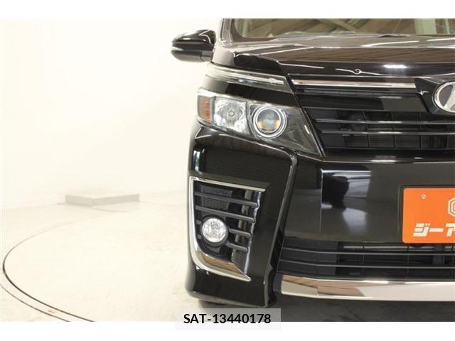 Toyota VOXY 2015-12 7621230-15