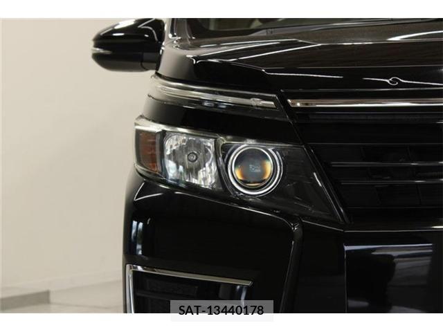 Toyota VOXY 2015-12 7621230-16
