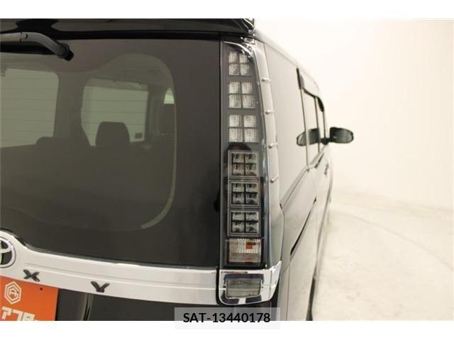 Toyota VOXY 2015-12 7621230-17