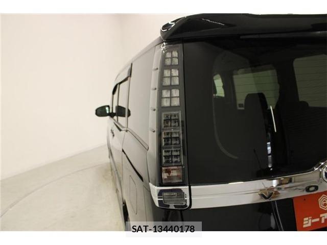 Toyota VOXY 2015-12 7621230-18