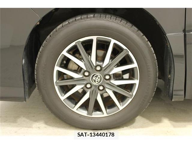 Toyota VOXY 2015-12 7621230-24