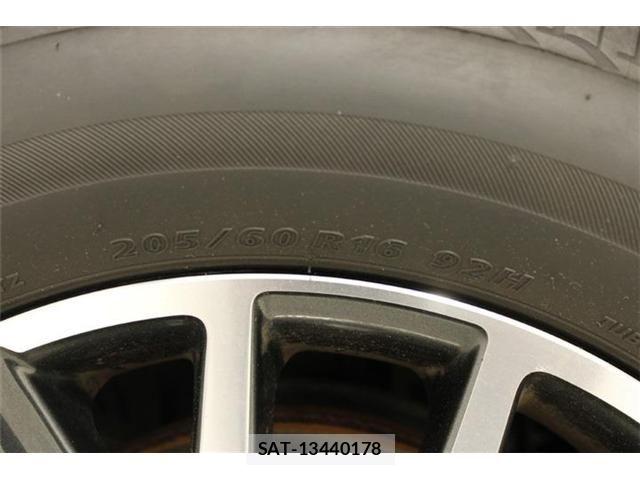 Toyota VOXY 2015-12 7621230-26