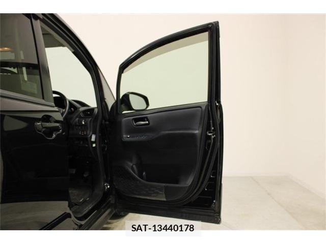 Toyota VOXY 2015-12 7621230-28