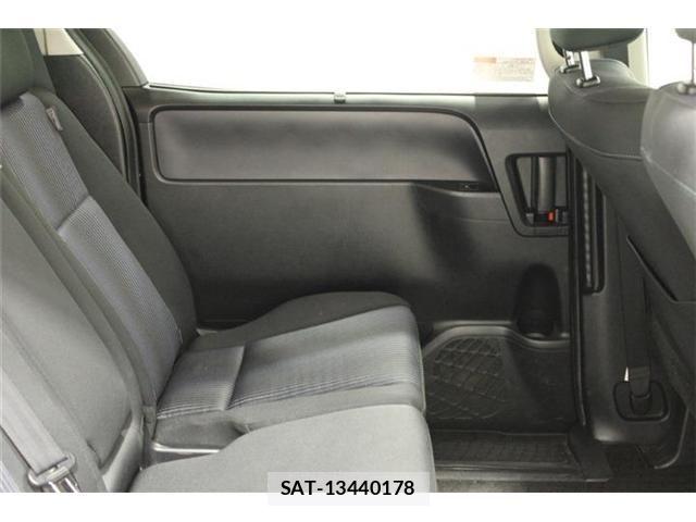 Toyota VOXY 2015-12 7621230-29