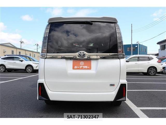 Toyota VOXY 2016-08 7621227-9