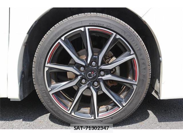Toyota VOXY 2016-08 7621227-13