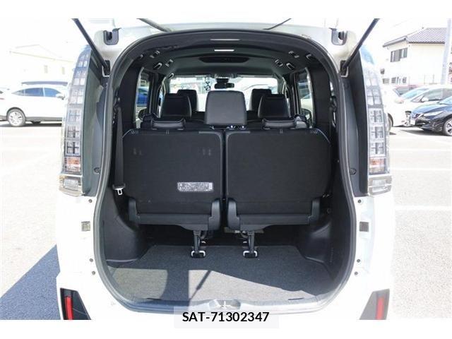 Toyota VOXY 2016-08 7621227-14