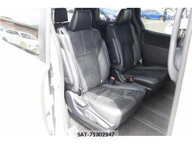 Toyota VOXY 2016-08 7621227-16