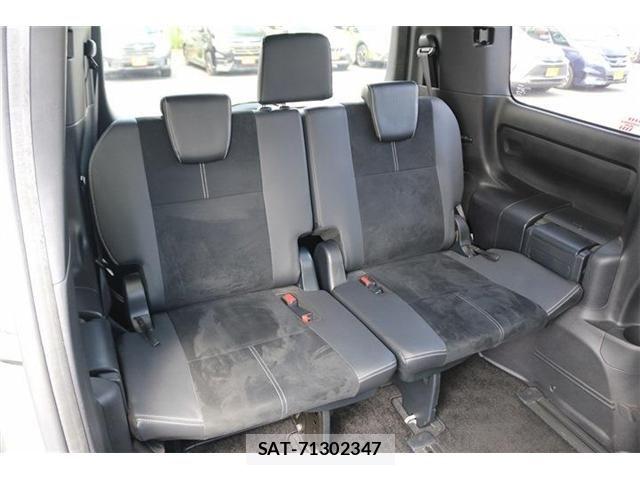 Toyota VOXY 2016-08 7621227-17