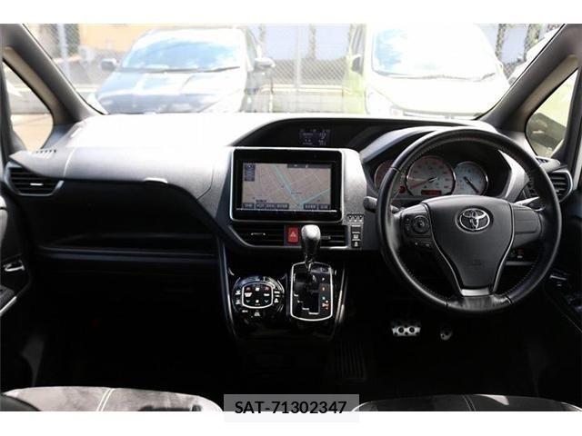 Toyota VOXY 2016-08 7621227-18