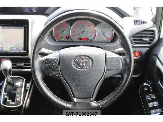 Toyota VOXY 2016-08 7621227-19