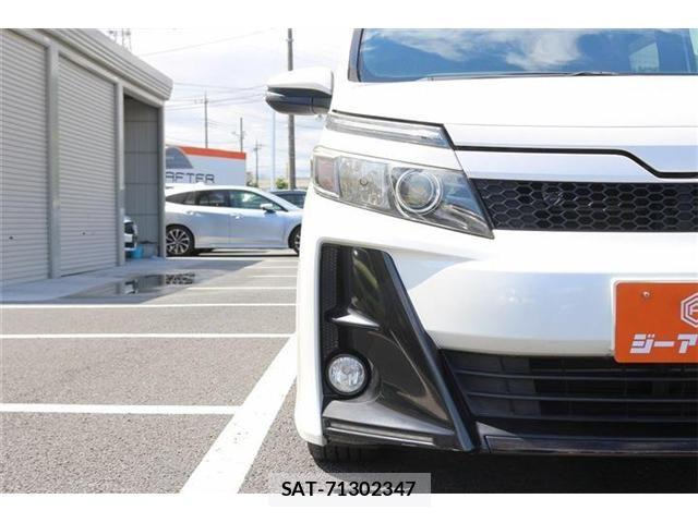 Toyota VOXY 2016-08 7621227-25