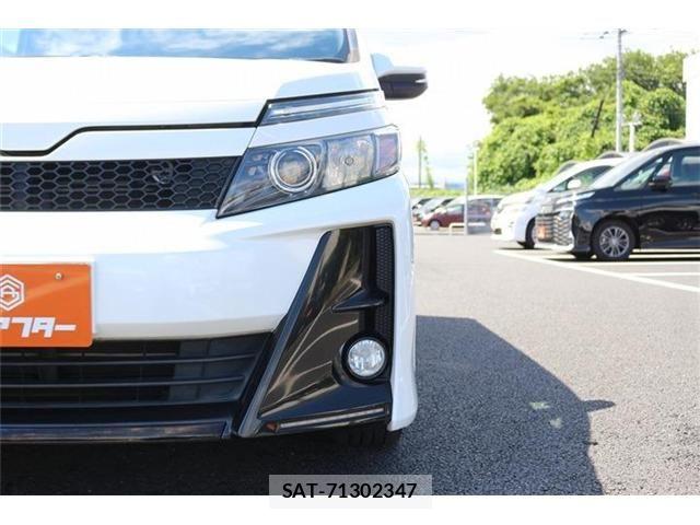 Toyota VOXY 2016-08 7621227-26