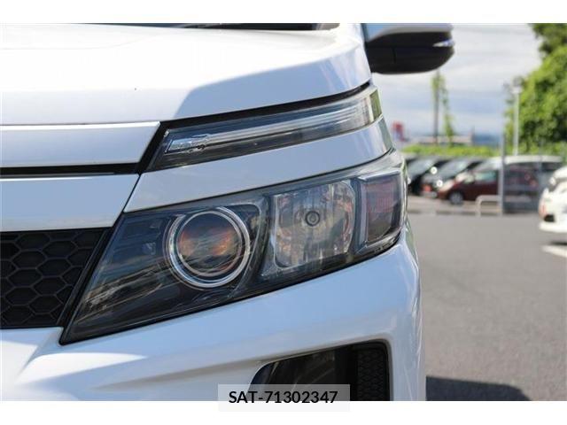 Toyota VOXY 2016-08 7621227-27