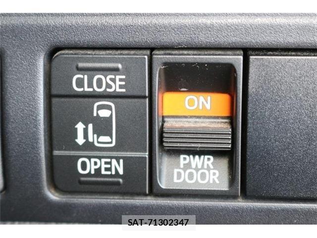 Toyota VOXY 2016-08 7621227-5