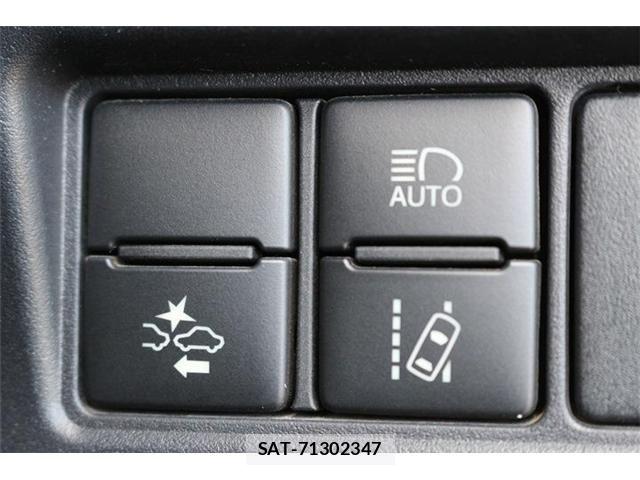 Toyota VOXY 2016-08 7621227-6