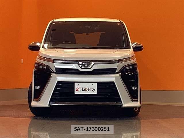 Toyota VOXY 2021-05 7621187-9