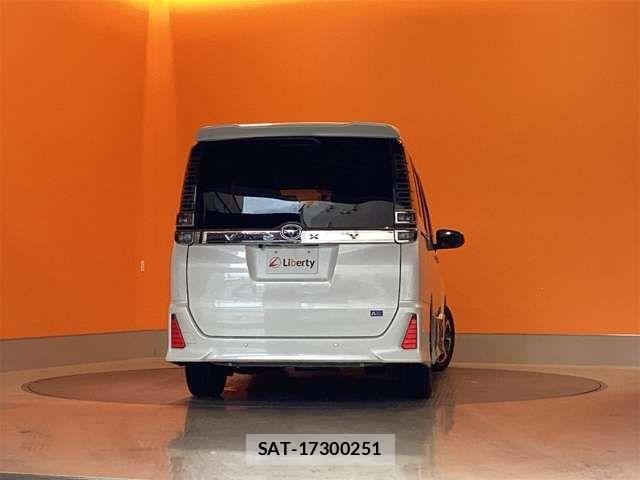 Toyota VOXY 2021-05 7621187-13