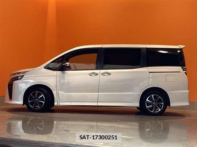 Toyota VOXY 2021-05 7621187-15