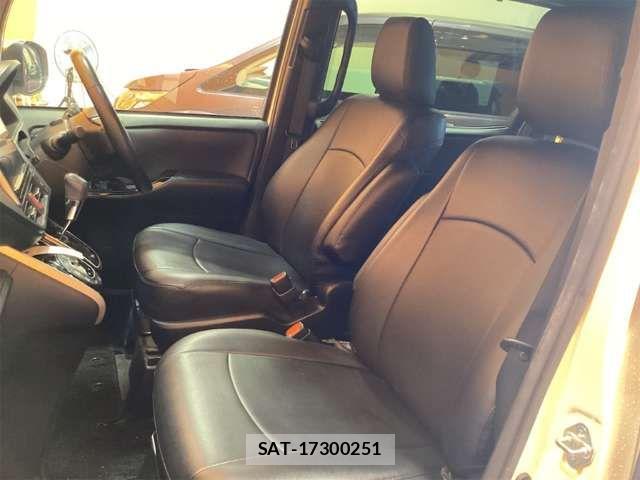 Toyota VOXY 2021-05 7621187-16