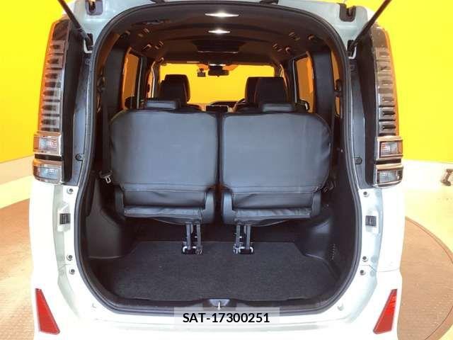 Toyota VOXY 2021-05 7621187-19