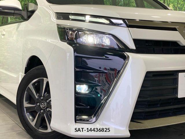 Toyota VOXY 2017-10 7621198-11