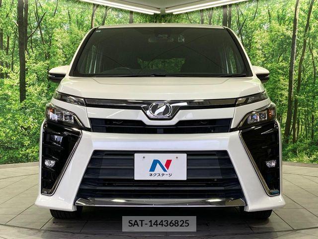 Toyota VOXY 2017-10 7621198-13