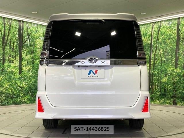 Toyota VOXY 2017-10 7621198-14
