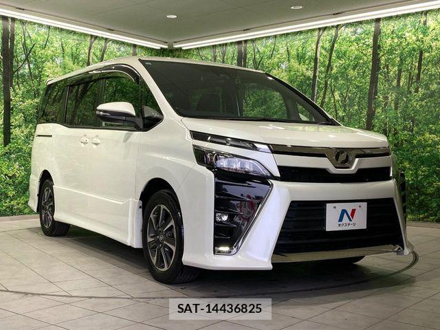 Toyota VOXY 2017-10 7621198-15