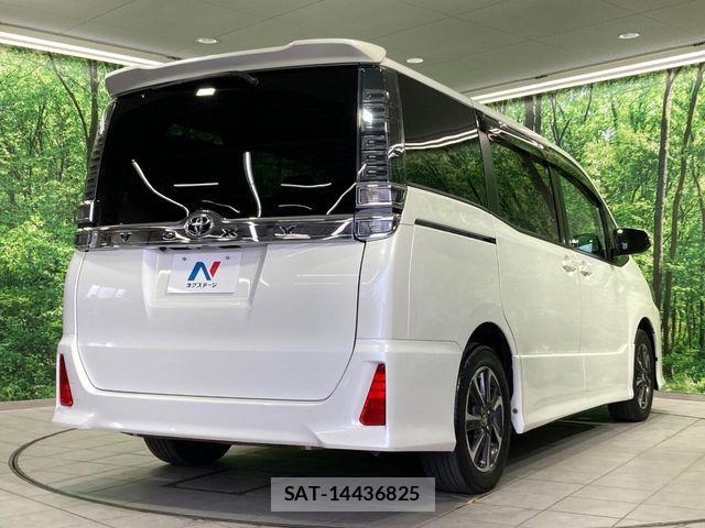 Toyota VOXY 2017-10 7621198-16