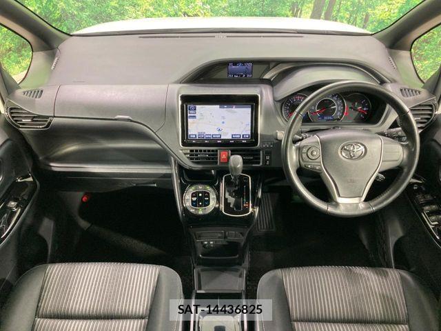 Toyota VOXY 2017-10 7621198-1