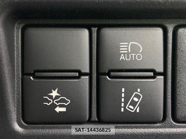 Toyota VOXY 2017-10 7621198-4