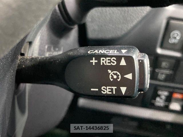 Toyota VOXY 2017-10 7621198-6