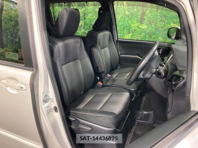 Toyota VOXY 2017-10 7621198-7