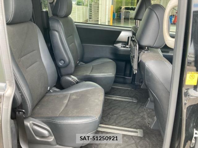 Toyota VOXY 2013-07 7621241-10