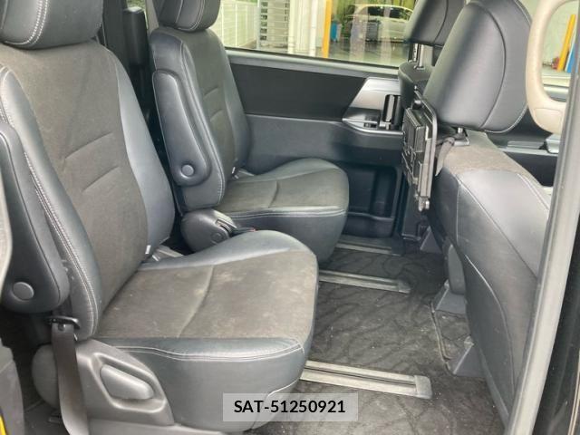 Toyota VOXY 2013-07 7621241-11