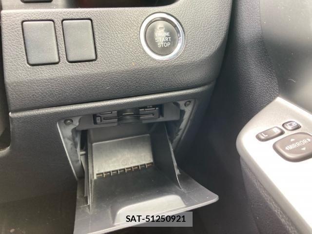 Toyota VOXY 2013-07 7621241-13